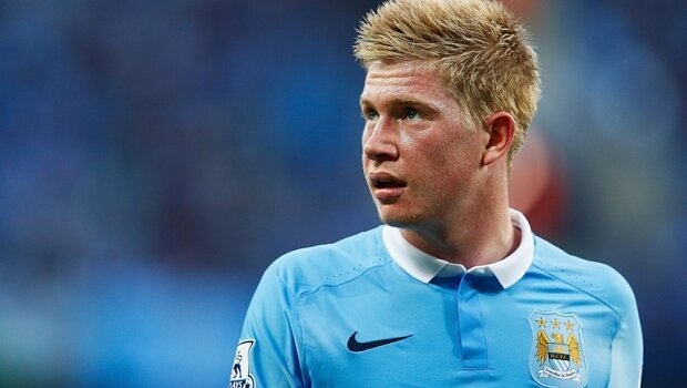 MANCHESTER, ENGLAND - SEPTEMBER 19: Kevin de Bruyne of Manchester City looks on during the Barclays Premier League match between Manchester City and West Ham United at Etihad Stadium on September 19, 2015 in Manchester, United Kingdom. (Photo by Dean Mouhtaropoulos/Getty Images)